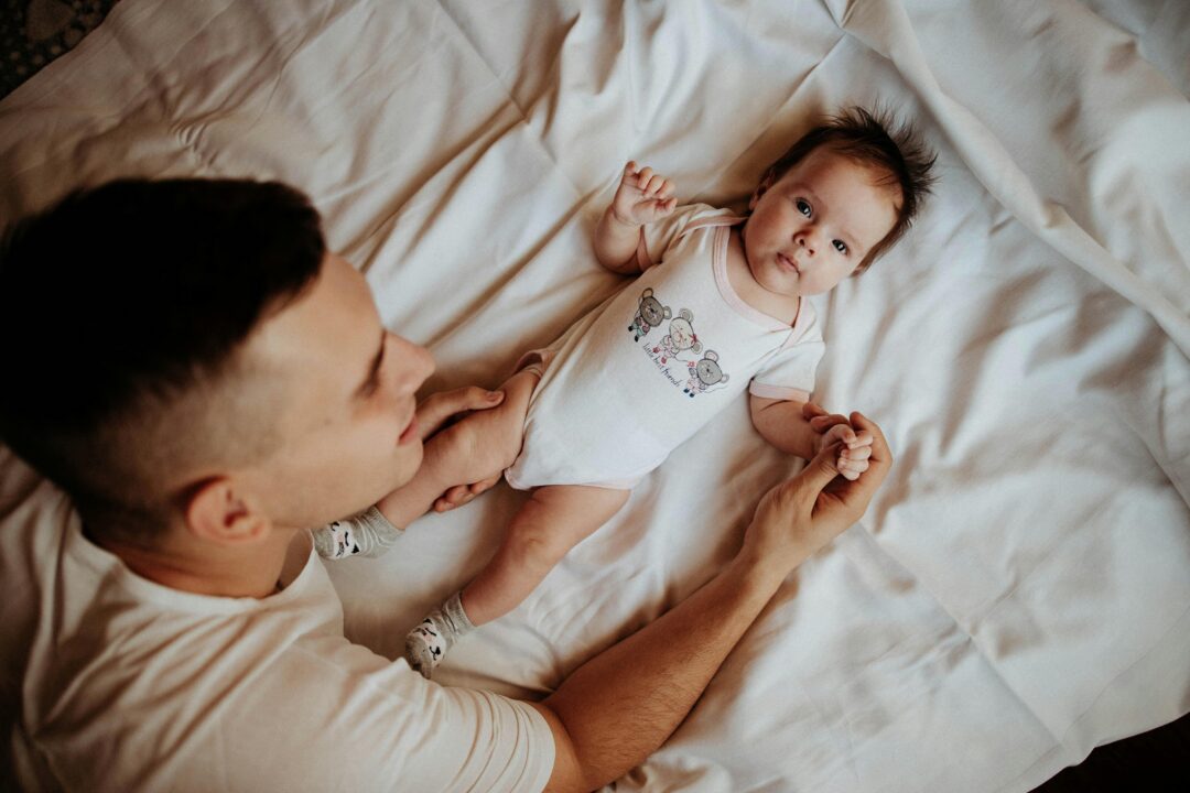 Fathers Combining Work and Care: Flexible Work Arrangements and Paternal Involvement Across Financial Situations
